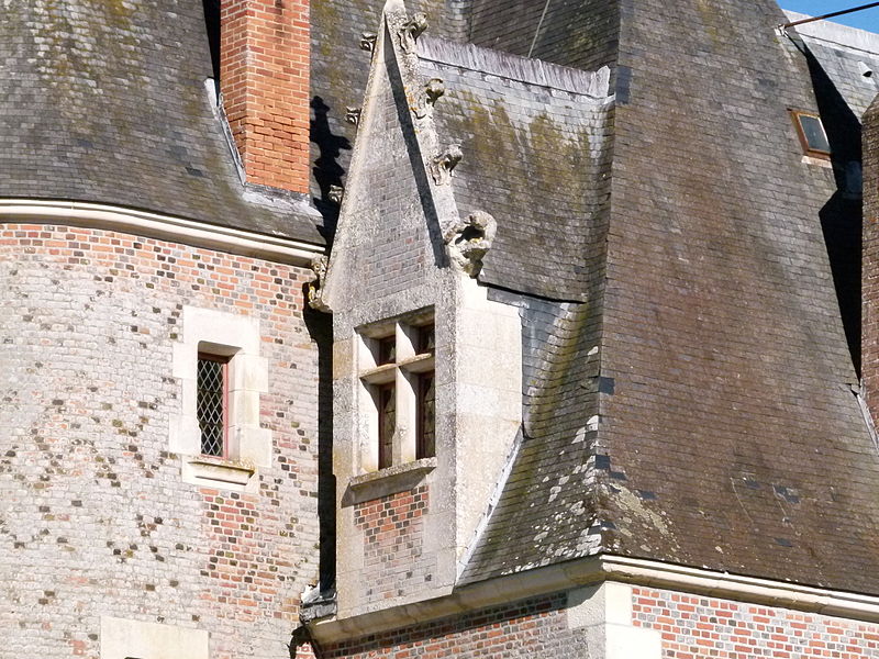 File:Toitures du château du Moulin.JPG