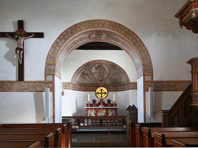 File:Tveje Merløse Kirke nave triumphal arch apsis 39.jpg