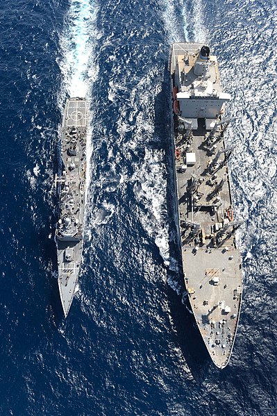 File:USNS Tippecanoe (T-AO-199) refuels USS Rodney M. Davis (FFG-60) in October 2014.JPG