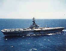 USS Kearsarge (CVS-33) underway at sea in 1966.jpg