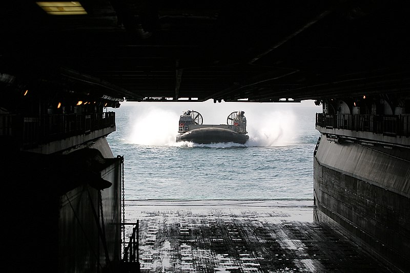 File:US Navy 050730-M-9114Y-009 A Landing Craft, Air-Cushion (LCAC) prepares to enter the well deck of the amphibious assault ship USS Kearsarge (LHD 3).jpg