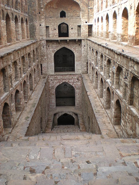 File:Ugrasen ki Baoli.JPG