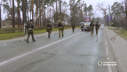 Ukrainian police enter Bucha on 2 April UkrainiansinBucha.png