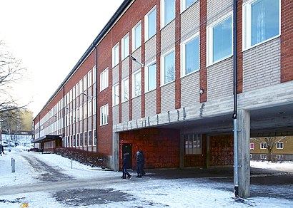 Vägbeskrivningar till Vårbergsskolan med kollektivtrafik