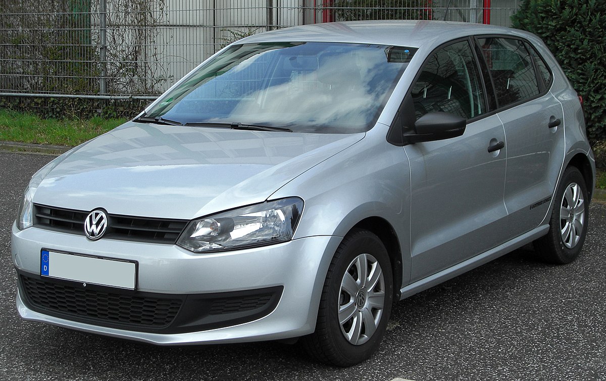 https://upload.wikimedia.org/wikipedia/commons/thumb/3/32/VW_Polo_V_front_20100402.jpg/1200px-VW_Polo_V_front_20100402.jpg