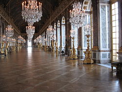 Vue de la Galerie des Glaces à Versailles.