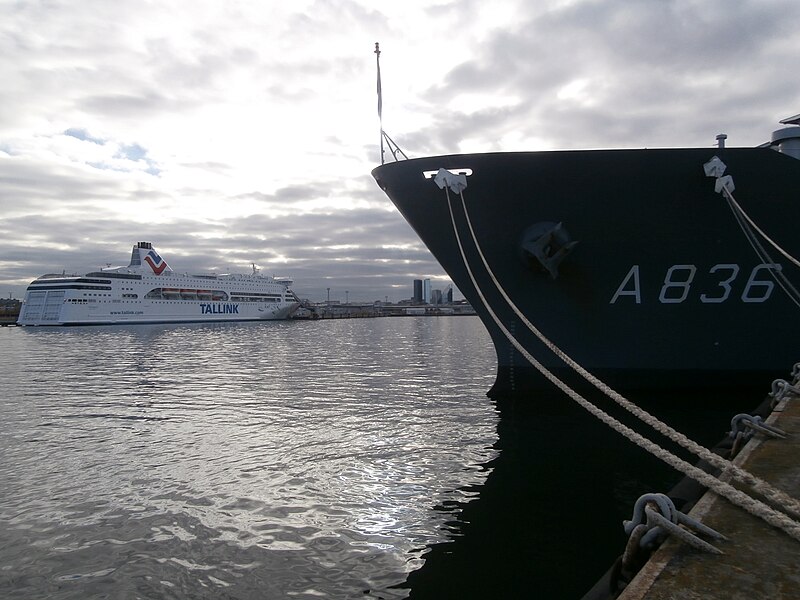File:Victoria I at Quay 1 and A836 Amsterdam Bow Port of Tallinn 18 October 2014.JPG