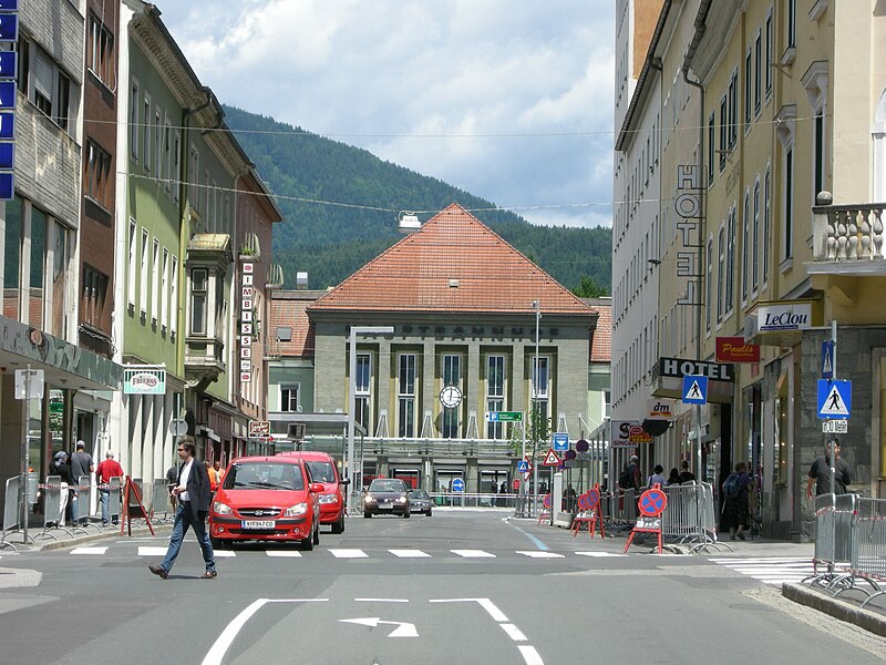 File:Villach, Hauptbahnhof.jpg