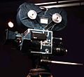 Viseur de la caméra Technicolor 3 × 35 mm (1930-50). La lentille interchangeable du viseur conduit sa grande image à l’œilleton de l’opérateur par un jeu de miroirs et de prismes.