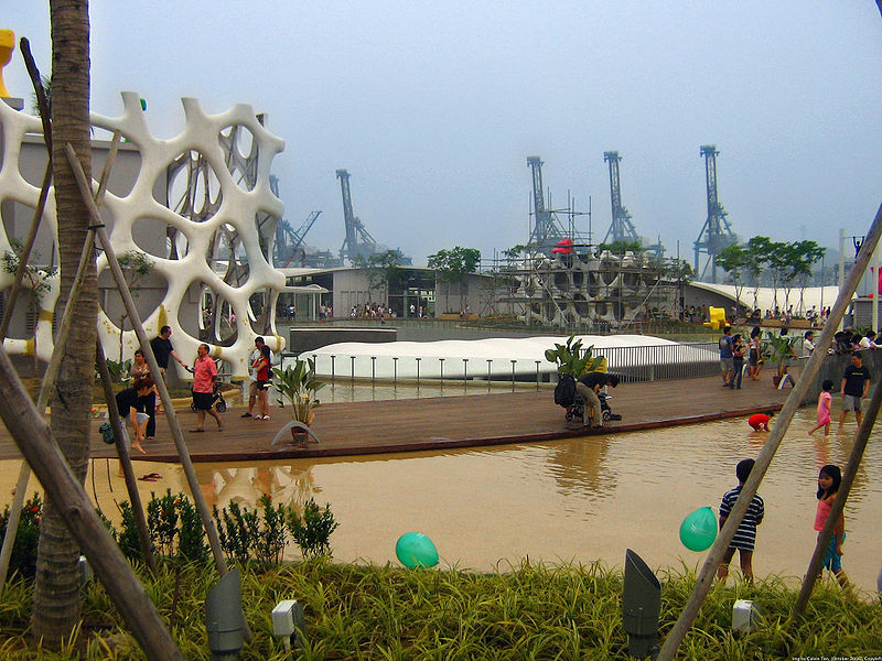 File:VivoCity Roof Garden 2.jpg