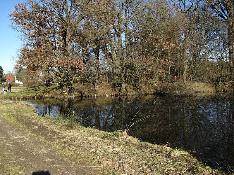 File:Warnberger Weiher-1.jpg