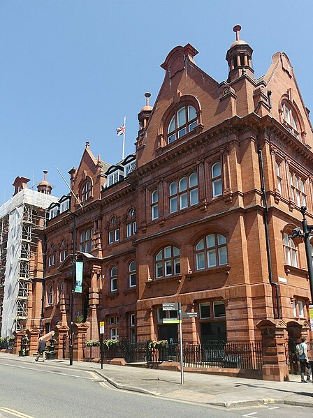 File:Wigan Town Hall - geograph.org.uk - 7516702.jpg