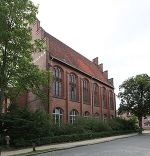 Wilhelm-Raabe-Schule (Lüneburg) Turnhall-Aula.jpg