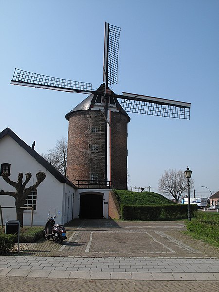 File:Zevenaar, molen 2010-04-12 11.28.JPG