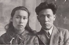 Dzhusup Turusbekov med kona Kulsun, 1932