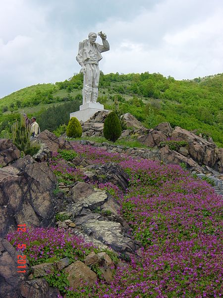 File:Левище - Очиндол - panoramio (1).jpg