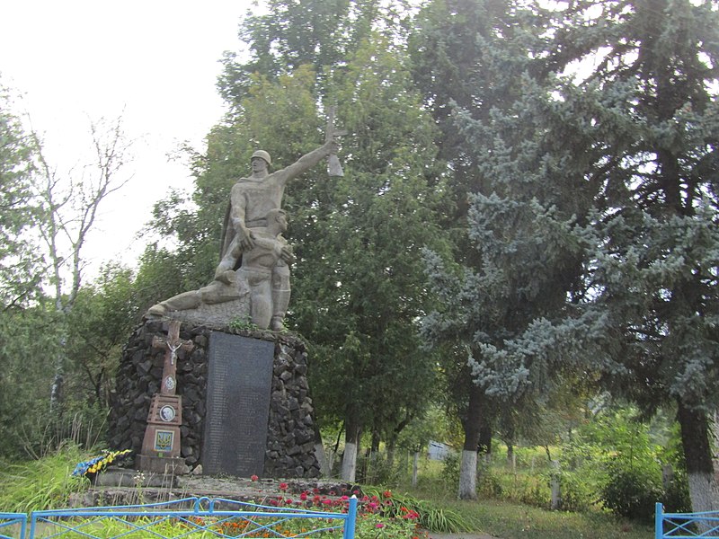 File:Пам'ятний знак воїнам-землякам, які загинули в роки Другої світової війни, село Великі Чорнокінці.jpg