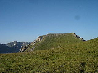Поглед на врвот Трапезница од север