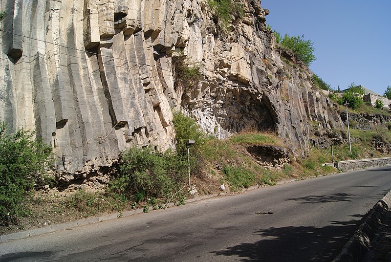 File:Անանուն սյունաձև բազալտներ, Հրազդանի կիրճ (18).JPG