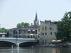 0707 Fort Atkinson från Rock River.JPG