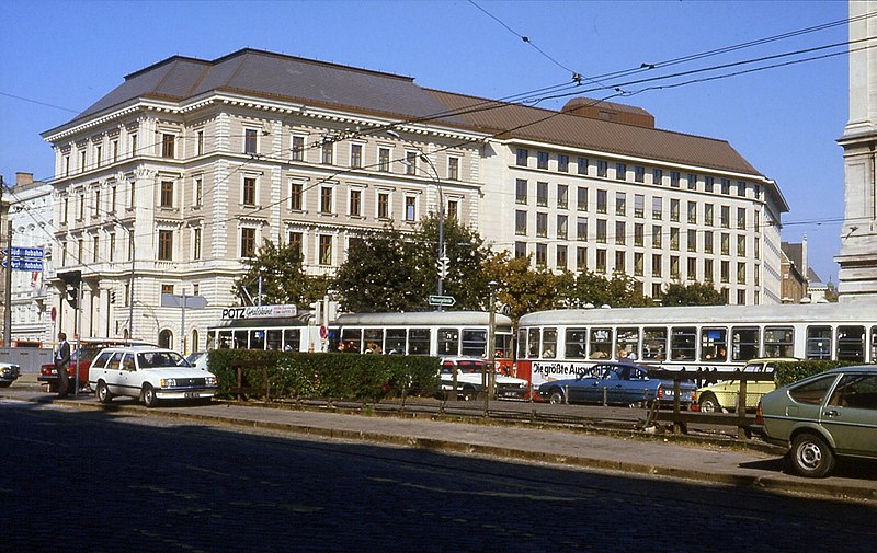 File:109R09111083 Schwarzenbergplatz.jpg