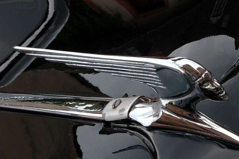 File:11cv1950 Hood Ornament.jpg