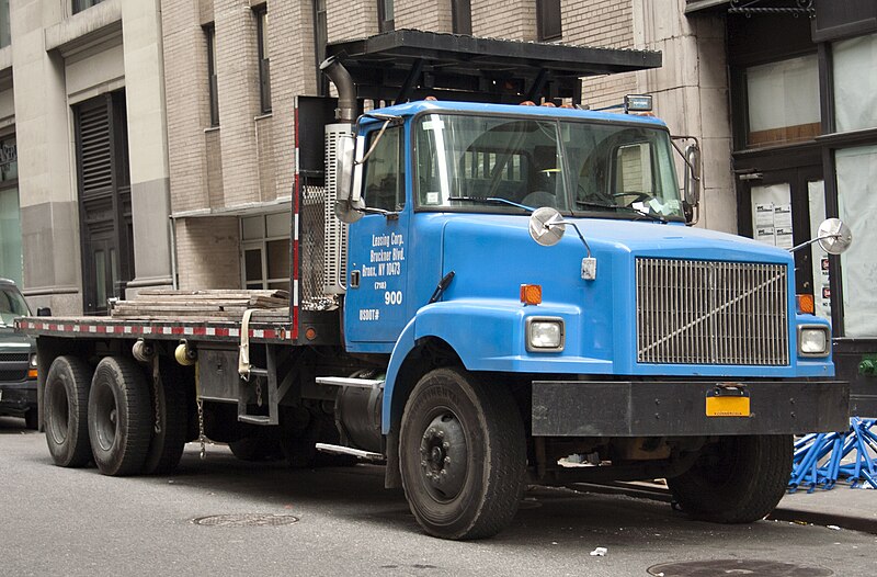 File:1995 WhiteGMC WG flatbed.jpg