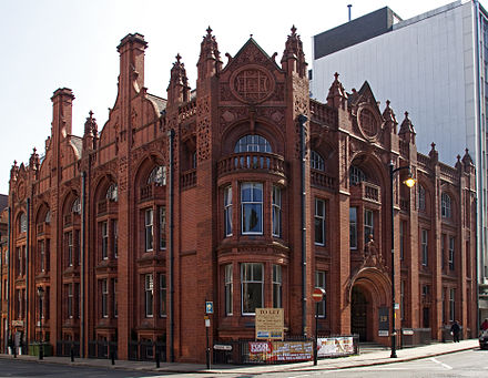 Red brick building. Бирмингем архитектура города. Бирмингем Англия архитектура. Бирмингем 19 век. Бирмингемский дворец в Бирмингеме.