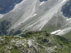 Bertihütte auf dem Gebirgskamm des Creston Popera