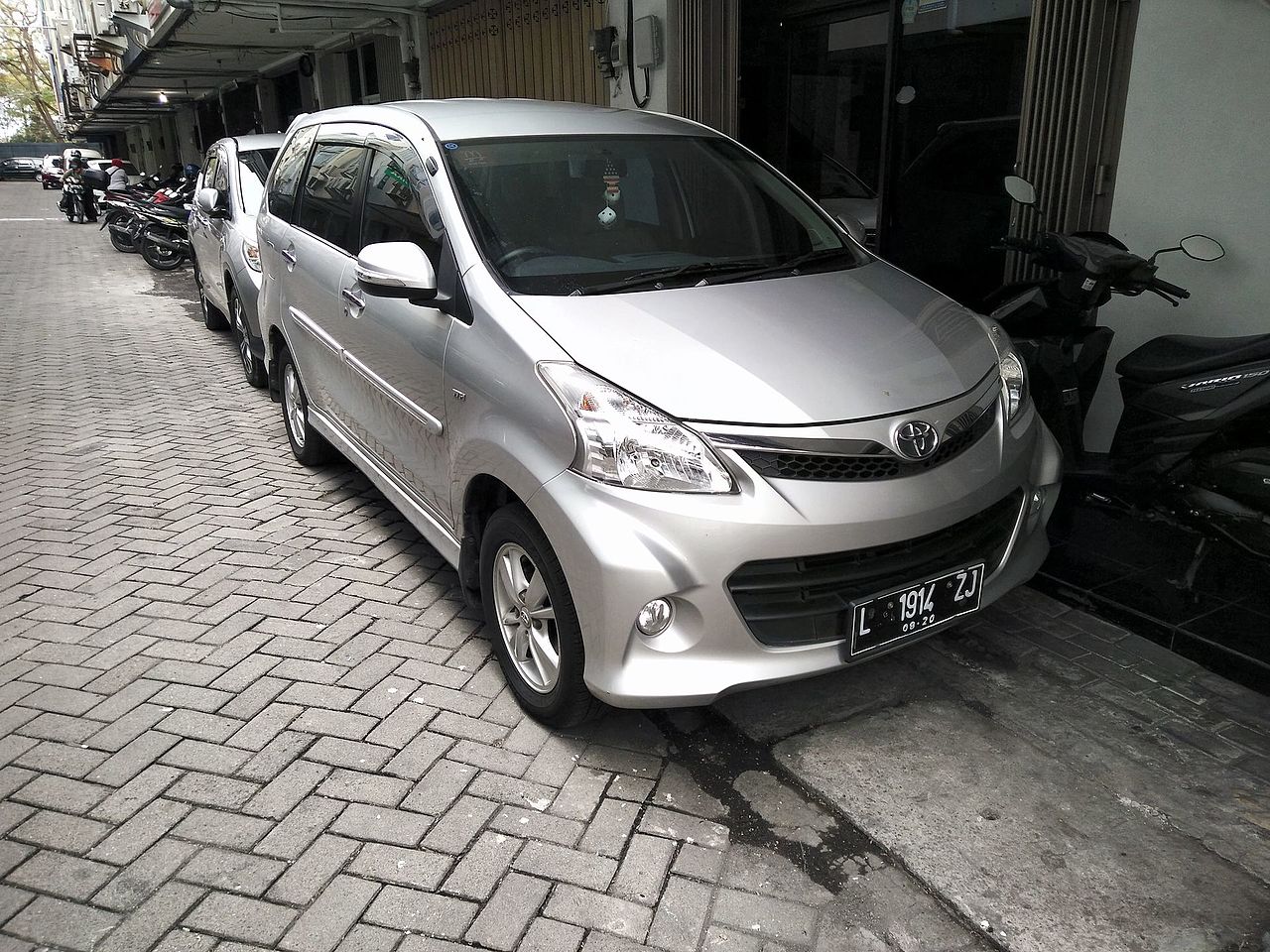 File 2015 Toyota Avanza Veloz pre-facelift West Surabaya 