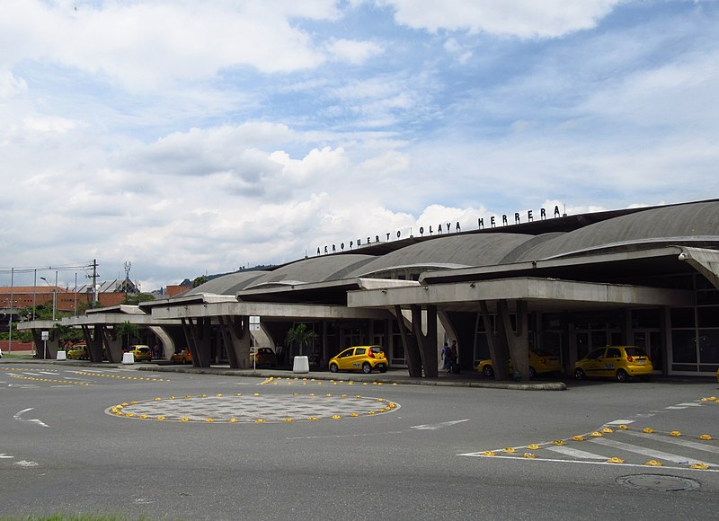 File:2018 Entrada del Aeropuerto Olaya Herrera - Medellín.jpg