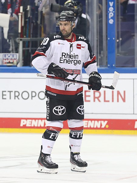 File:2021-10-10 Eisbären Berlin gegen Kölner Haie (Deutsche Eishockey-Liga 2021-22) by Sandro Halank-090.jpg