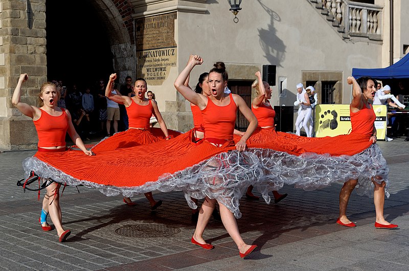 File:29. Ulica - Krakowski Teatr Tańca - Estra & Andro - 20160708 2334.jpg