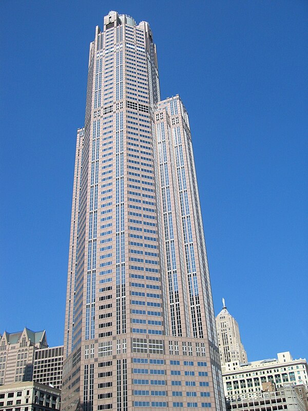 311 South Wacker Drive in Chicago was designed by HKS