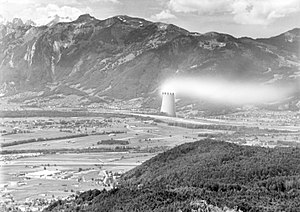 Fotómontázs a tervezett rüthi atomerőműről, Vorarlberg felől nézve