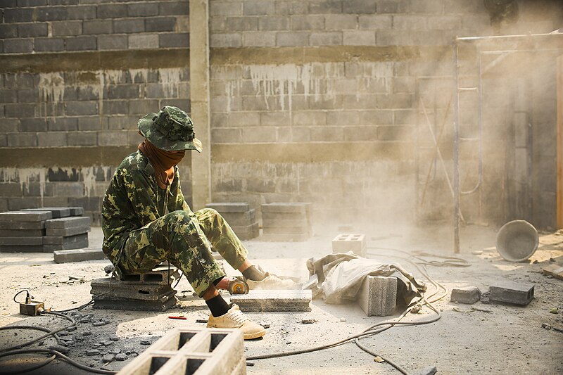 File:A Royal Thai Soldier with 52nd Engineer Battalion, 1st Regiment Kings Guard, cuts cement block for a new classroom.jpg