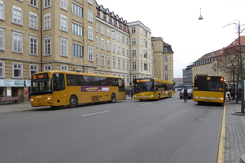 File:Aarhus bus line 11, 4A and 17 on Park Allé.JPG