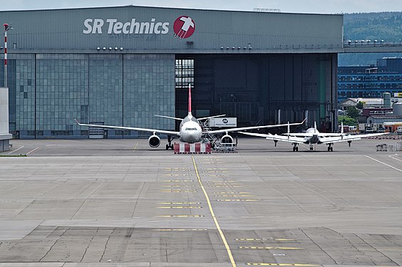 Airplane hangar at Zürich airport