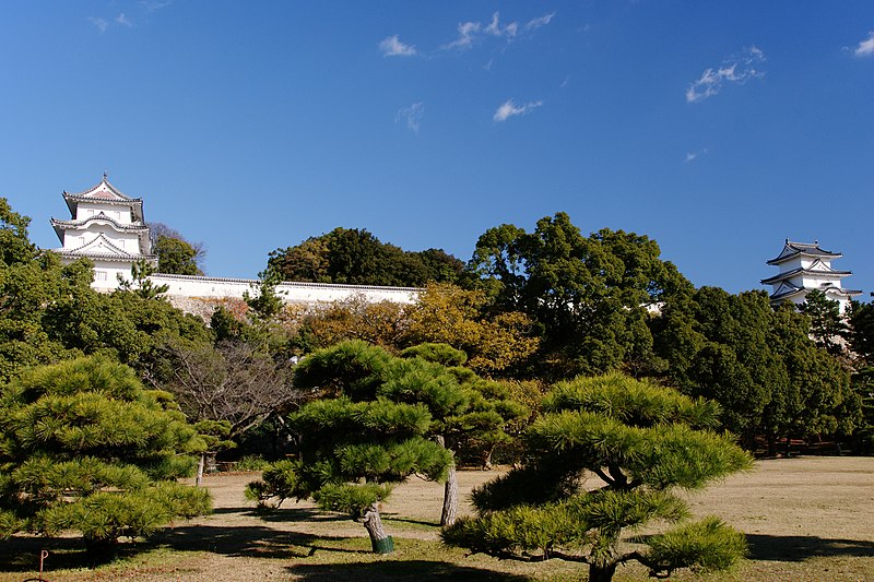 File:Akashi Castle03s4592.jpg