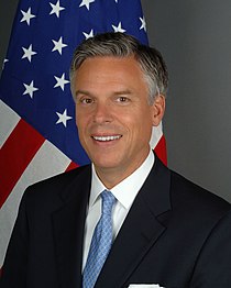 جون هانتسمان جونيور سفير الولايات المتحدة لدى الصين سابقًا 2009–11; حاكم يوتا 2005–09; مرشح رئاسي في 2012[92]