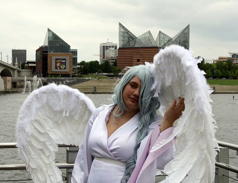 File:Angel Sanctuary cosplayer at MTAC (7).jpg