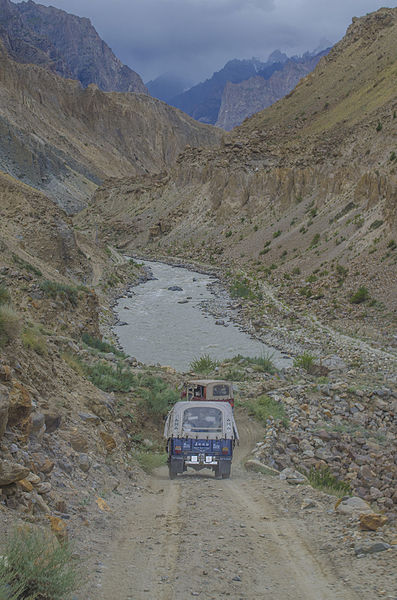 File:Approaching to Hushe Valley.jpg