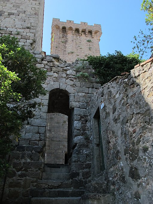 Arcidosso, Rocca Aldobrandesca, porta verso Via degli Olmi