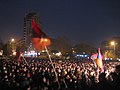 2008. gada Armēnijas prezidenta vēlēšanu protesti: Tūkstošiem protestētāju Brīvības laukumā tipiskā vakarā (24. februārī)