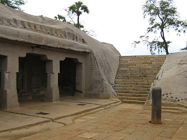 Saluvankuppam Adhiranasanda Pallaveshwaram Athiranasandan 1.jpg