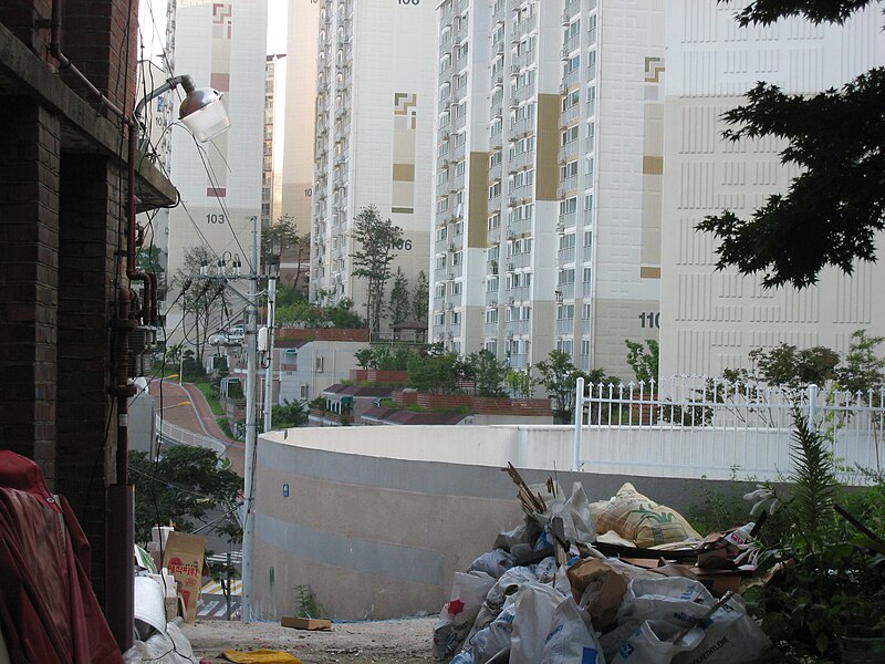 File:August 2007, walking in Seoul 60.jpg