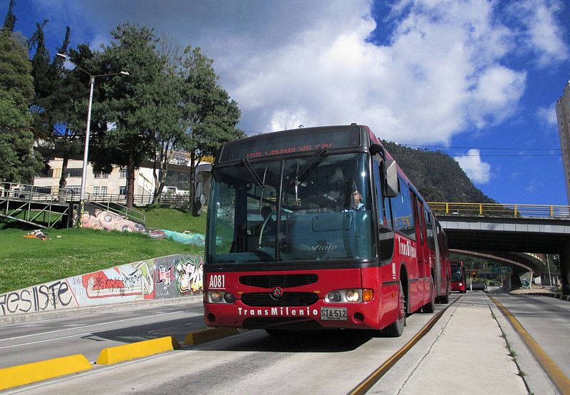 File:Av 26 Bogotá bus de Transmilenio Bogotá.JPG