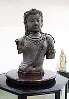 Avalokiteshvara, torsu en bronce (Chaiya, Tailandia) del sieglu VIII.