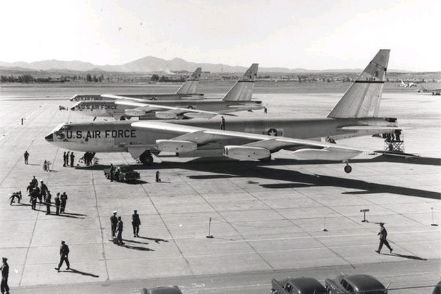 93 BW B-52Bs at Castle AFB after the 1957 fastest round-the-world flight.