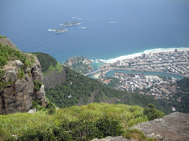 File:Barra da Tijuca^ - panoramio.jpg